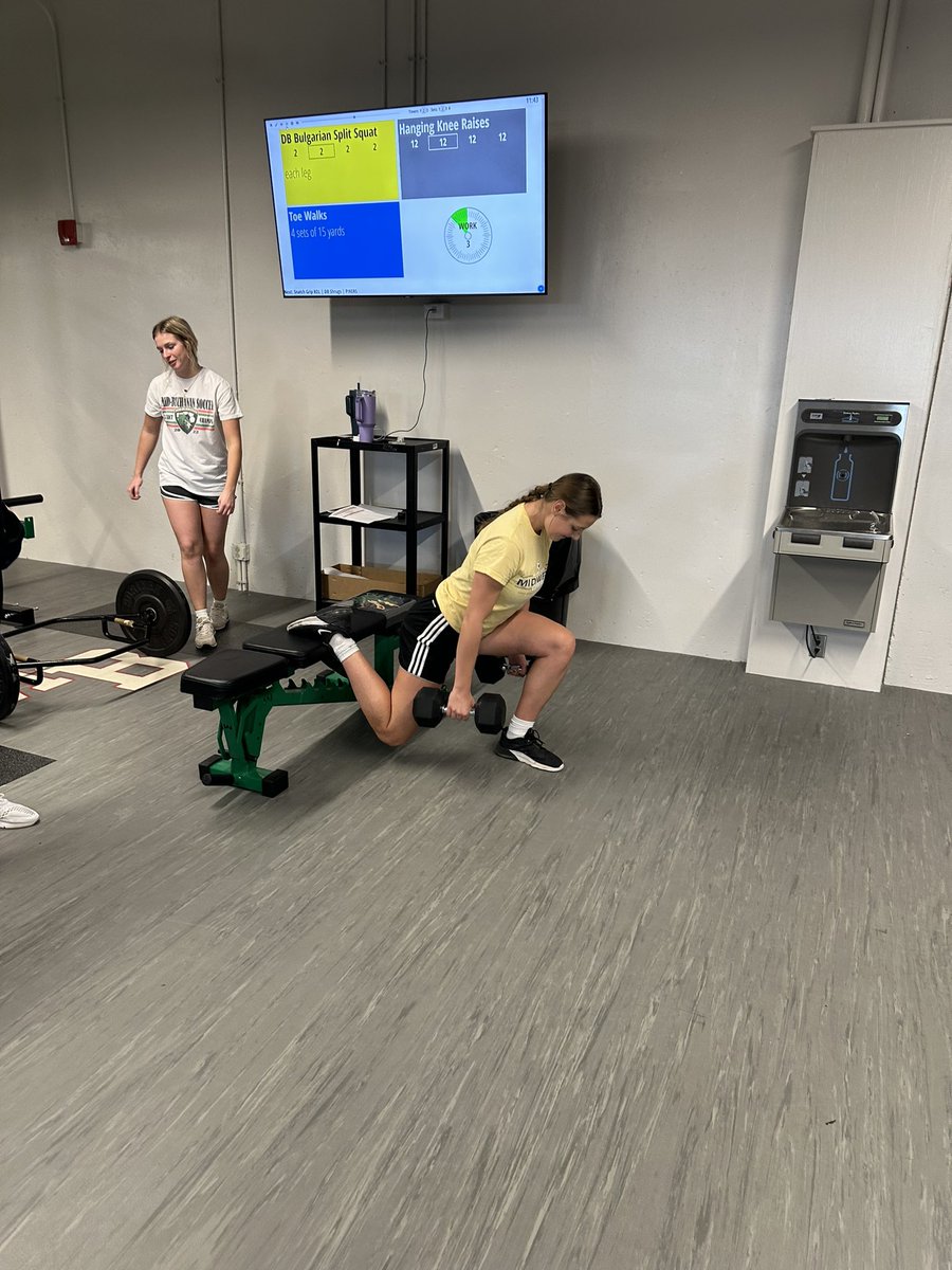 MBWeights's tweet image. 5th hour weights with some Heavy RFESS. 4 x 2! #ClockIn #MBWeights