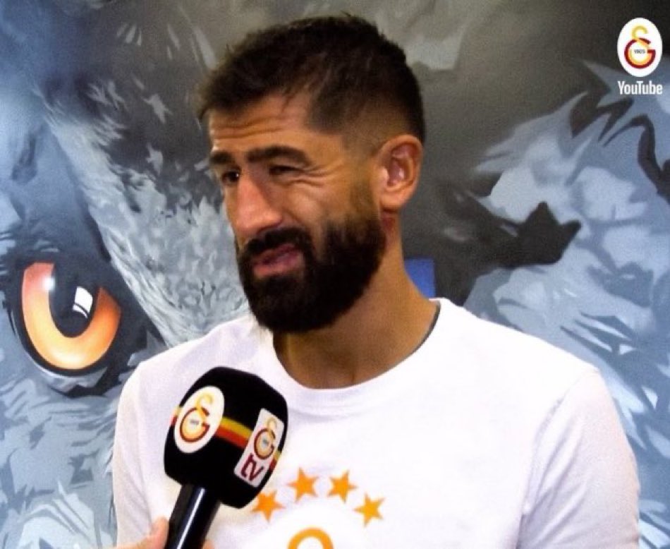 baktım kaleci kamil orta bekliyo  soldan bi koydum zınk :d 1-0