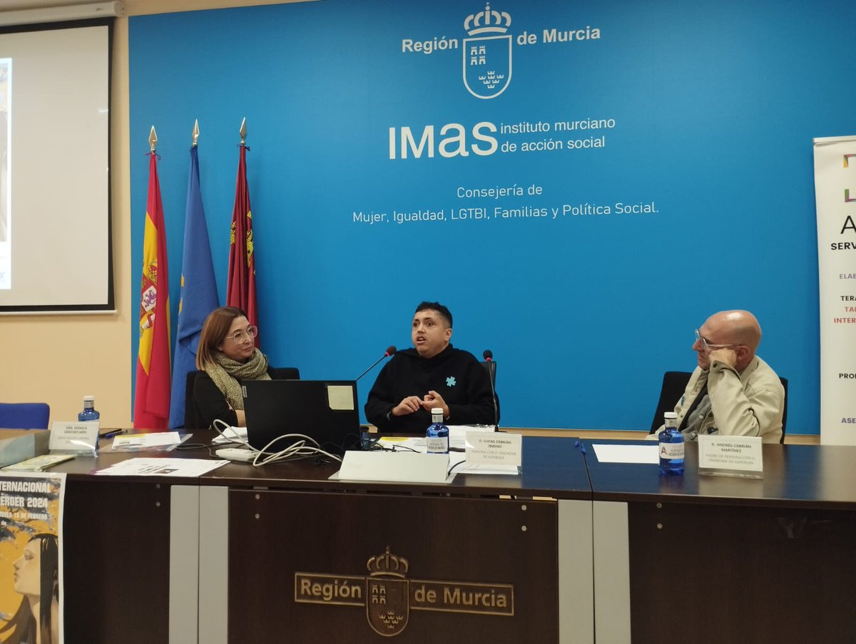 Aspermur's tweet photo. Mesa de experiencias, con Andres y Lucas, padre e hijo
#asperger #tea
#NingunAspergerSinDerechos 
#DISA https://t.co/vXsEUbT4QX