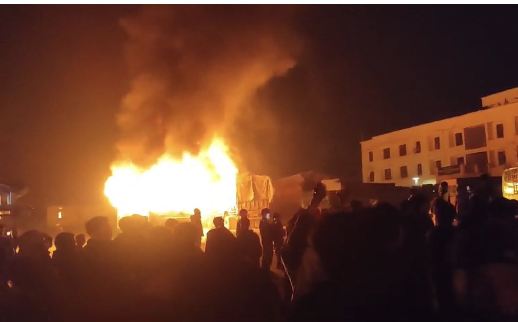 🆘 India 🇮🇳 Tricolour taken down !!!

Kuki Christian organisation #ITLF blames Shivanand Suvre, IPS officer for vandalism and arson of DC office at Churachandpur !!

‼️ This is “An uprising against India’s efforts to reestablish rule of Indian law in Opium filled