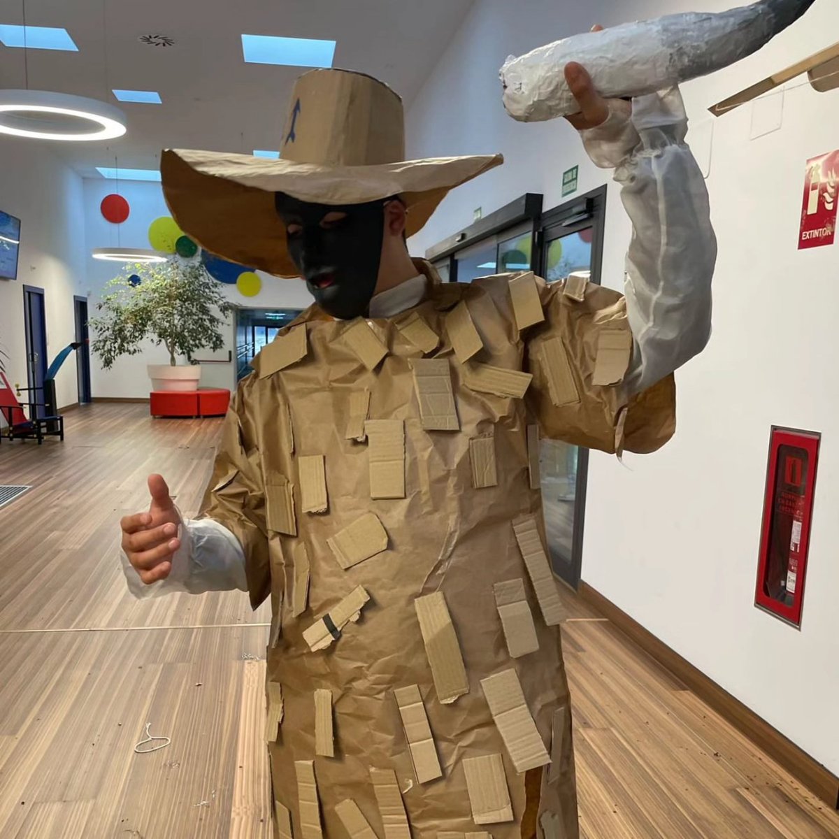 Queremos mostraros la belleza de la celebración de #LaVijanera en nuestro #ColegioPadreApolinar 🌿

Días antes nos visitó la Asociación Cultural Amigos de La Vijanera y nos ayudó a comprender mejor la fiesta 👏

¡Nuestras ganas de disfrutar esta #tradición pusieron el resto 🌿😄!