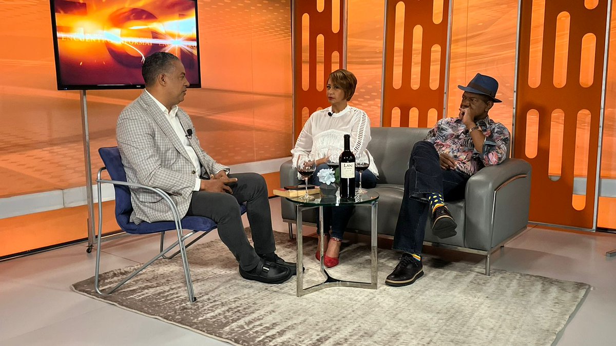 enc_informal's tweet image. ¿Cómo eligen el menú de “Serie 50”? No te pierdas, nuestra conversación por @enc_informal con @mikydisla, Propietario del Restaurant #Serie50 de 7/8pm. por @Telefuturo23 y @tvquisqueyaus. Dirigido por: @MartinezPozo y @mildredcharlot. Producción Exclusiva: @mediosjumarpo 📹