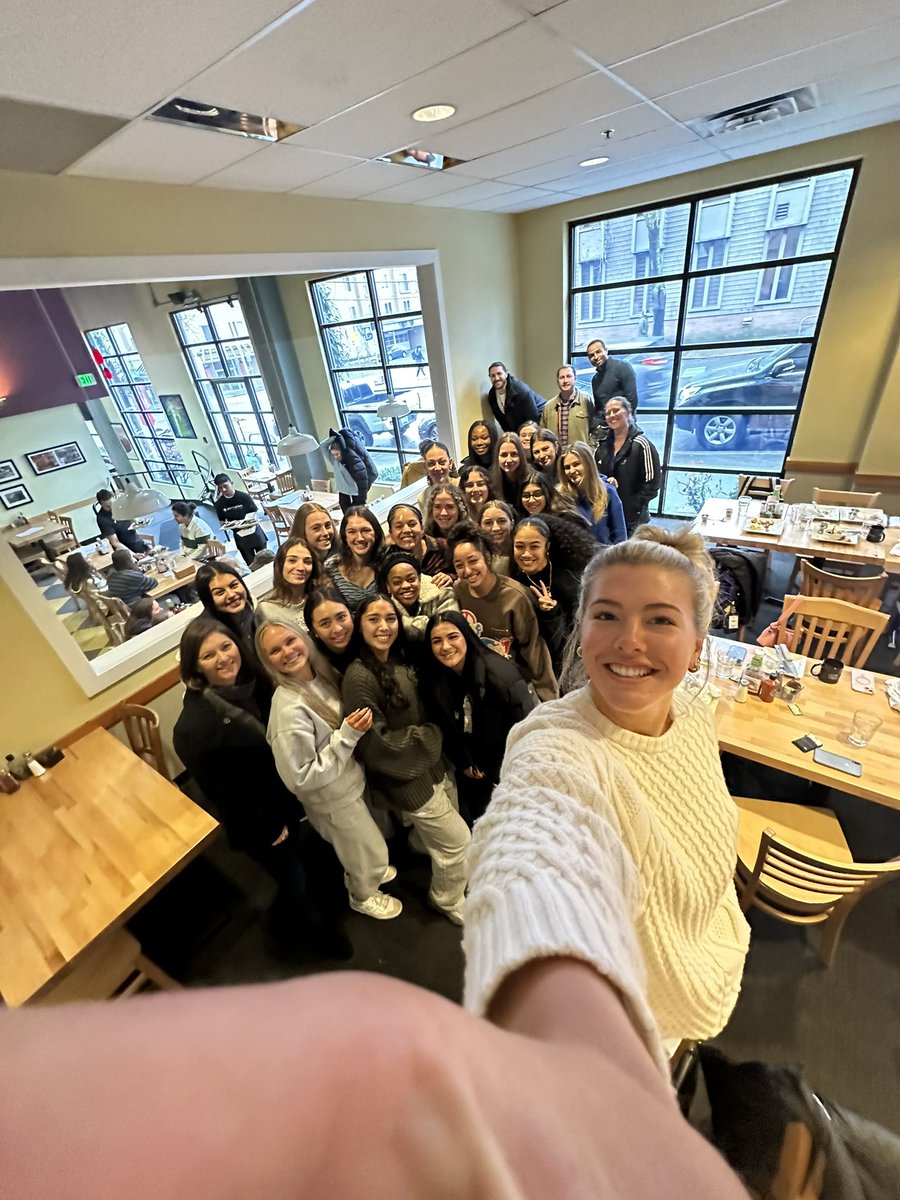 UW_WSoccer's tweet photo. Winter Breakfast… but make it .5 https://t.co/vdDUDT543G