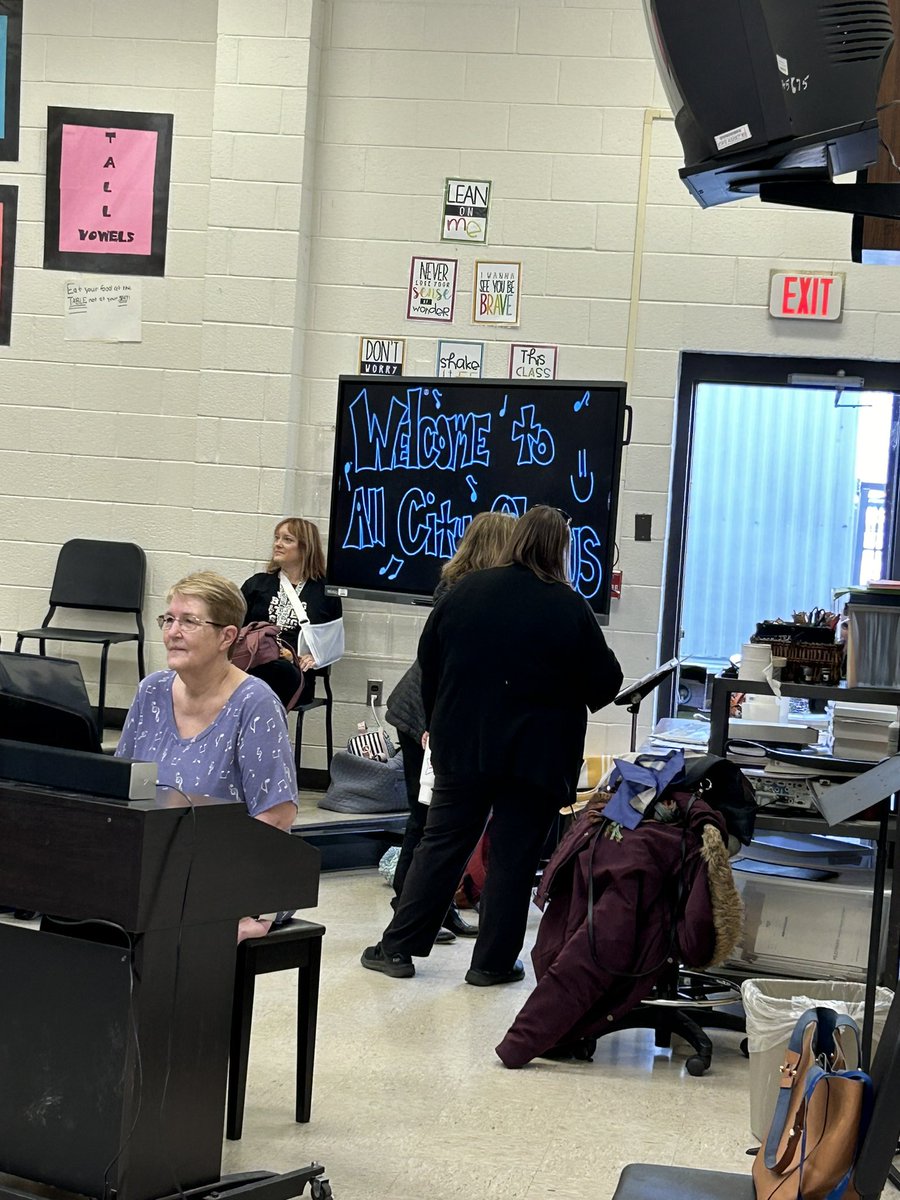 sweat_nancy's tweet photo. All of our favorites: Smiling, singing, &amp; meeting new friends at the @cpschoolsva All-City Elementary Chorus rehearsal! Made possible by our dedicated elementary music teachers! 🎼🎶 https://t.co/5Gy3Bw9DHx