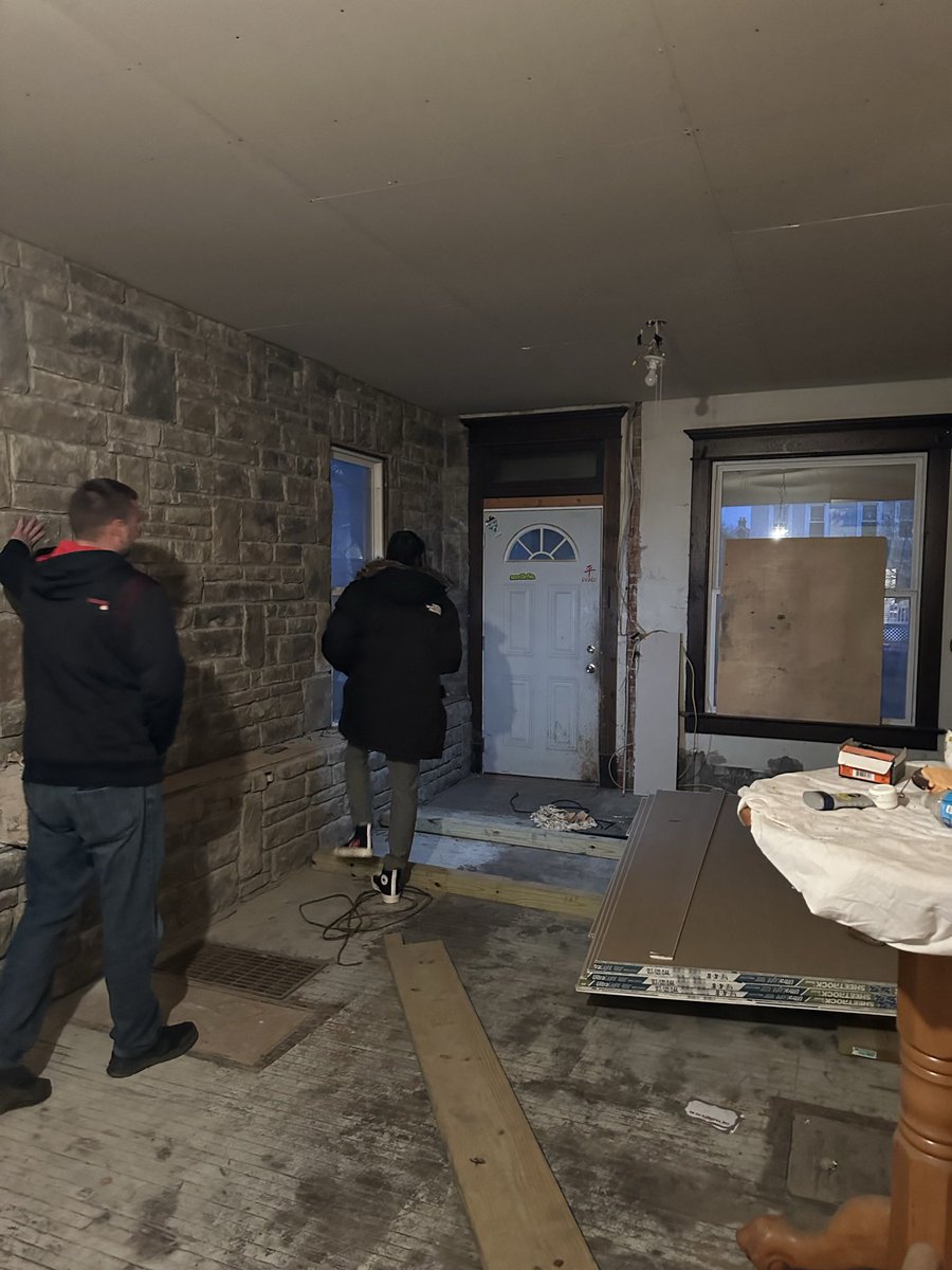 simoneedee's tweet photo. For the last 12 months, my fiancé &amp; I  have been putting back together a 125 year old duplex that was vacant for 15+ years. fun times! https://t.co/uhEUbgZ37m