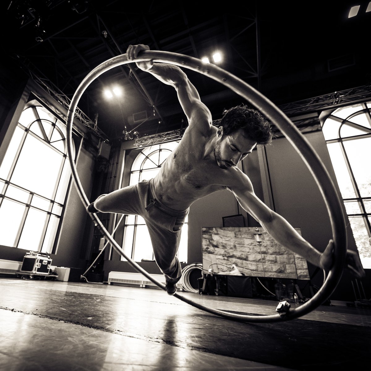 Cirque Éloize tweet media