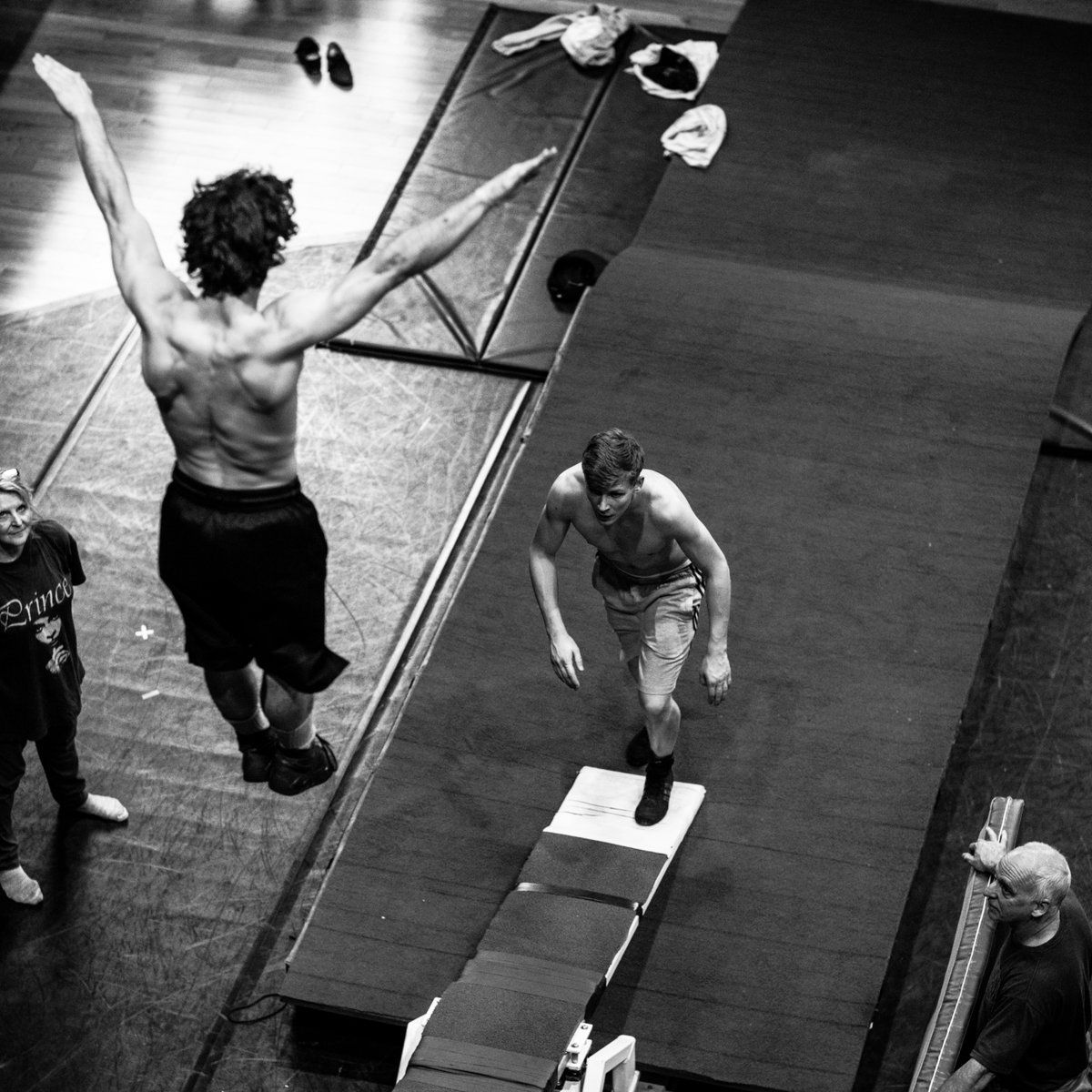 Cirque Éloize tweet media