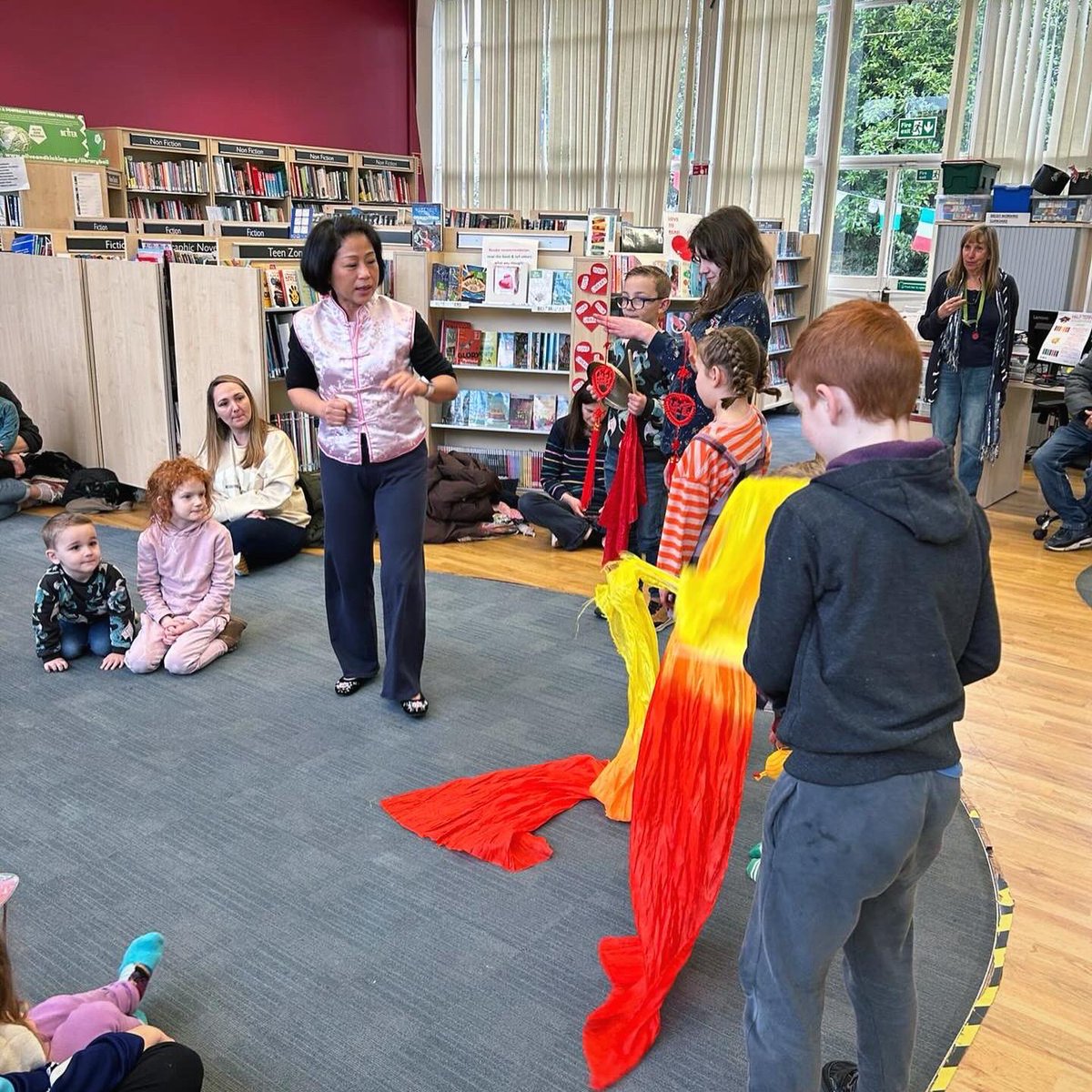 GreenwichLibs's tweet photo. We had a fantastic time at #SladeLibrary celebrating
the #LunarNewYear, the #YearOfTheDragon with traditional Chinese dancing, crafts and stories with the talented SinMan earlier this week! 🪭🧧 #LoveYourLibrary https://t.co/qAhDxP0EBY