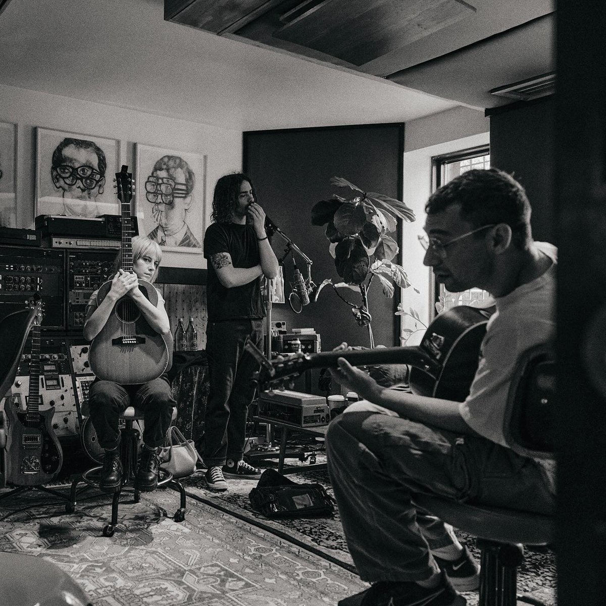 concertleaks's tweet photo. paramore with jack antonoff https://t.co/GKUrxMbuw4
