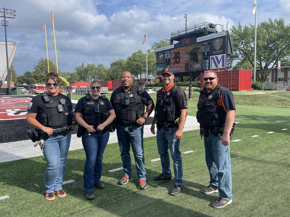 CUSD428's tweet photo. Thank you to our amazing DeKalb SROs! SROs are valuable and essential members of the education community who serve as informal mentors or counselors, law educators, and law enforcement officers to support our students and keep schools safe for everyone. #NationalSRODay https://t.co/j1v3x2jXZo