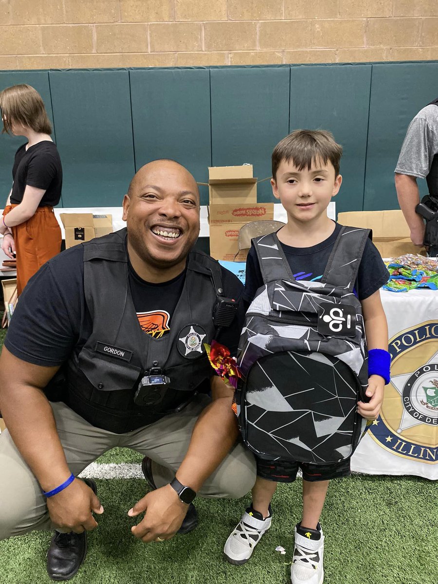 CUSD428's tweet photo. Thank you to our amazing DeKalb SROs! SROs are valuable and essential members of the education community who serve as informal mentors or counselors, law educators, and law enforcement officers to support our students and keep schools safe for everyone. #NationalSRODay https://t.co/j1v3x2jXZo