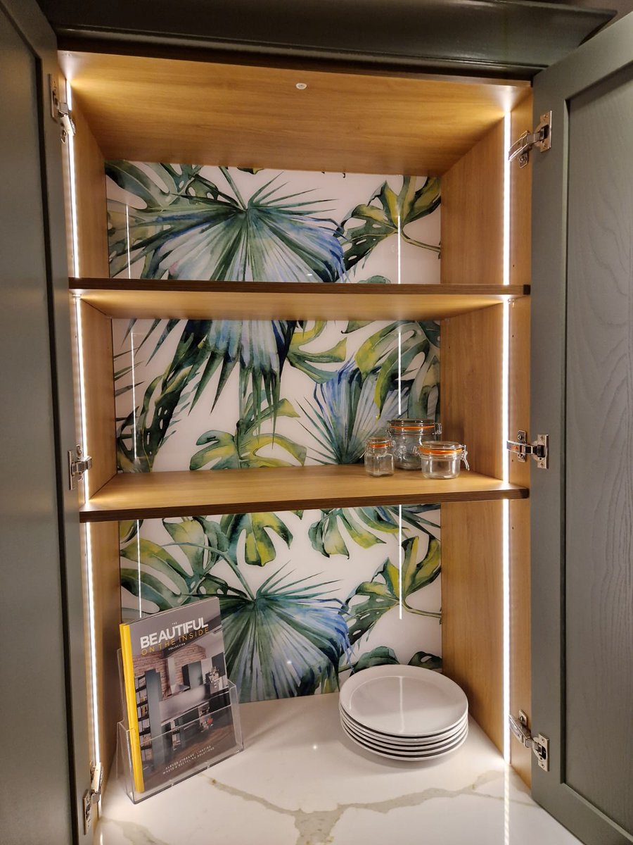 We have gone tropical in the showroom and added some new editions to our display to show off one of our showerwall splashbacks. The kitchen is Crathorne in regiment colour with Solid Ash doors and skinny rails. Worktop and upstand is Calacatta Verde 30mm quartz.