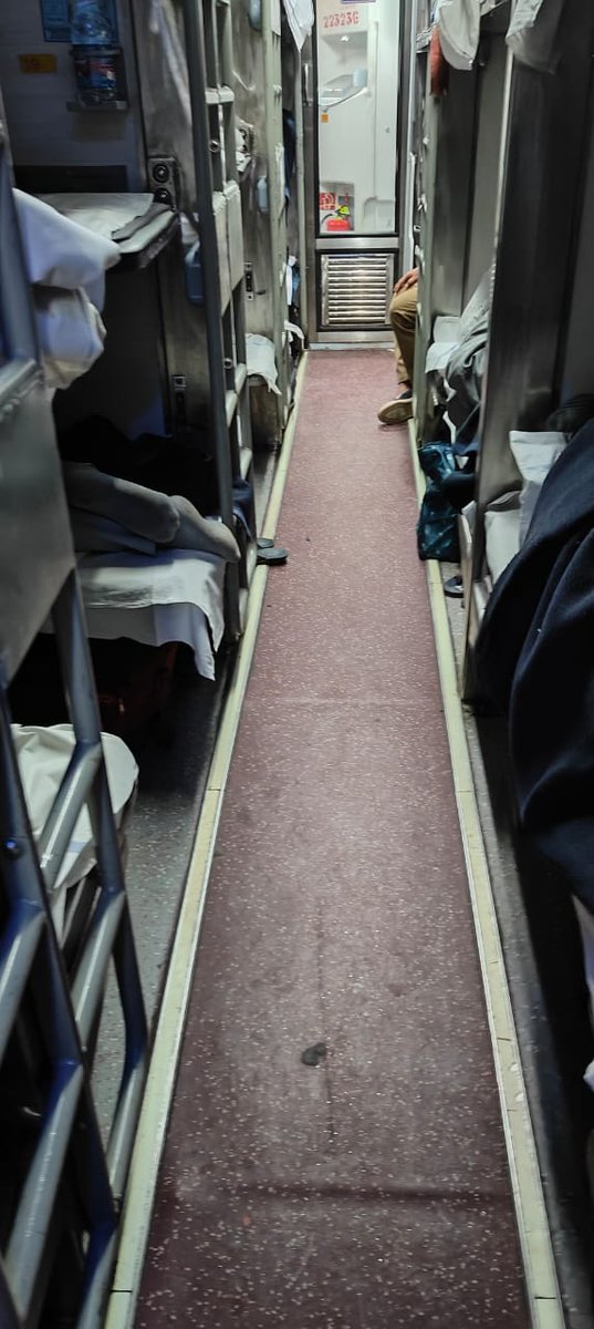 Kunaldoshi14's tweet photo. @RailwaySeva @drmadiwr Attaching some photos of the same, https://t.co/yDrlnBqzT4