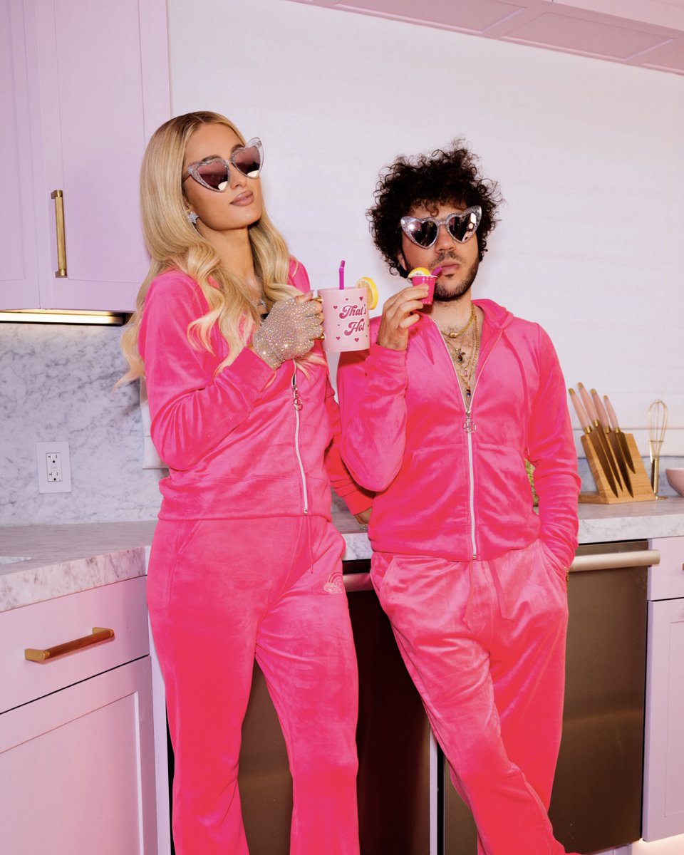 ParisHilton's tweet image. @bennyblanco and I are saving (lobster) lives and #sliving with my #BeAnIcon cookware! 👩🏼‍🍳🦞🔥👀✨