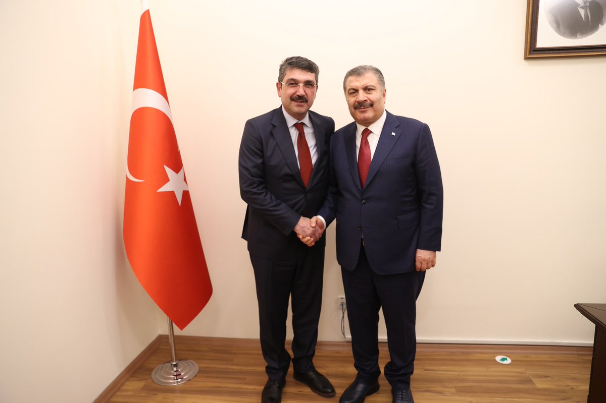 fnasiroglu's tweet photo. Sağlık Bakanımız Sayın @drfahrettinkoca’yı ziyaret ederek #Batman’ımızda yapımı devam eden ve bu yıl tamamlanması beklenen;
➡️ Onkoloji ve Tanı Merkezi için ek ödenek, 
➡️ 720 yatak kapasiteli yeni devlet hastanemizin de hızlandırılmasına ilişkin talebimizi ilettik. Sayın Bakanımıza göstermiş olduğu ilgi ve alaka için teşekkür eder çalışmalarında kolaylıklar dilerim. @saglikbakanligi @Akparti