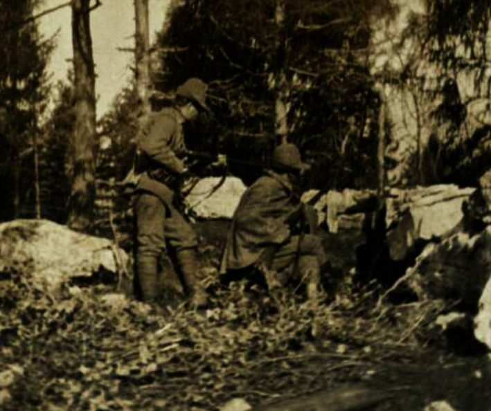 andyblanck1's tweet photo. Italian #Finanzieri (customs police) in the locality of "Martinet", near #Biacesa village. In total there were 300 Fallen during war.
The whole area is interesting for the events of the Risorgimento with Garibaldi in 1866 too.
#ww1ValDiLedro
https://t.co/HFwSbcrg3I https://t.co/DlnqfU04A4