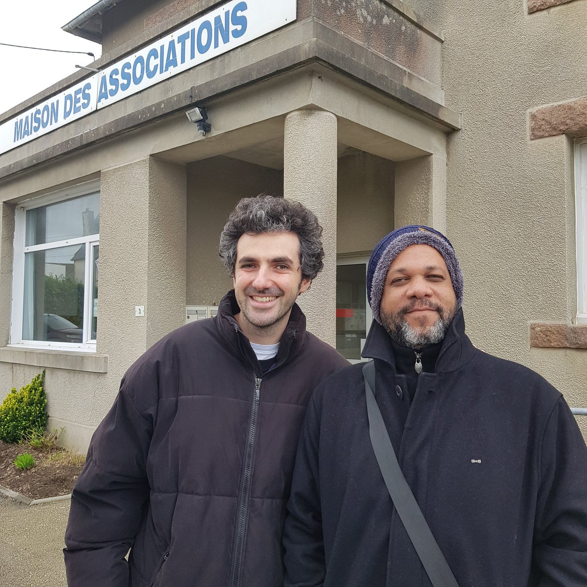 tregorcinema's tweet photo. Semaine 1 déjà bien entamée pour nos deux auteurs en résidence de ce mois de février. 
@mickaelsultan et #StéphaneCotrebil
#courtmétrage #accompagnement #écriture #résidence #trébeurden #trégorcinéma https://t.co/FzHpm1qhMv