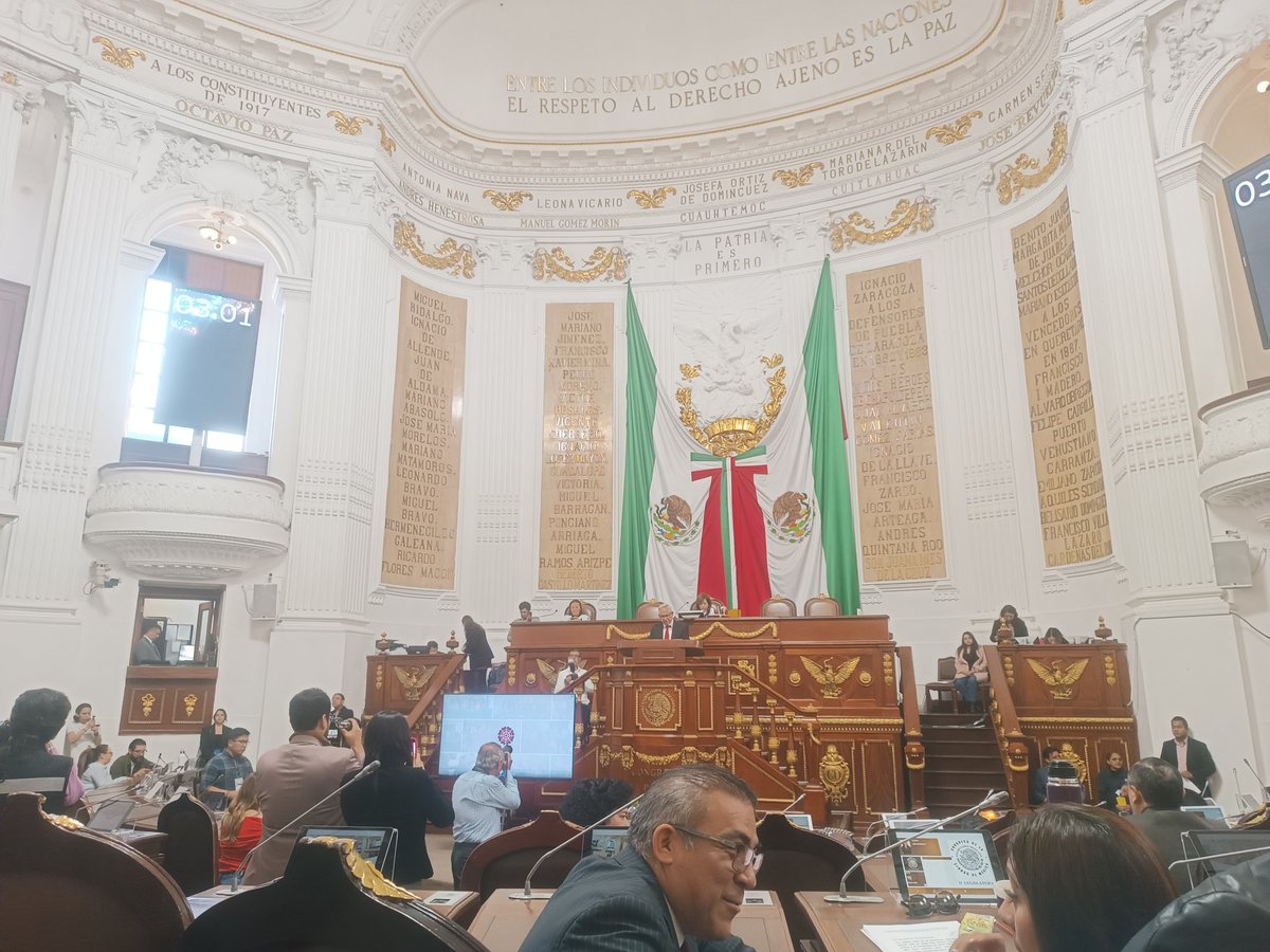 Nellyatoa's tweet photo. En se representación de #CDPIM acompañe la develación en letras de oro de "A los Pueblos Indigenas Originarios y Afrodescendientes"
#CiudadPluricultural https://t.co/4MwUgTLKwe