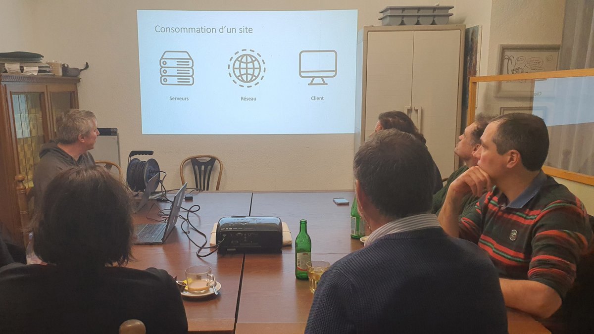 En ce moment!! #WordPress meetup Lausanne!
présentation "Comment faire pour que mon site produise moins de CO2" par <a href="/florian_blaser/">Florian Blaser</a> de <a href="/AlpHosting/">Alp Hosting</a>