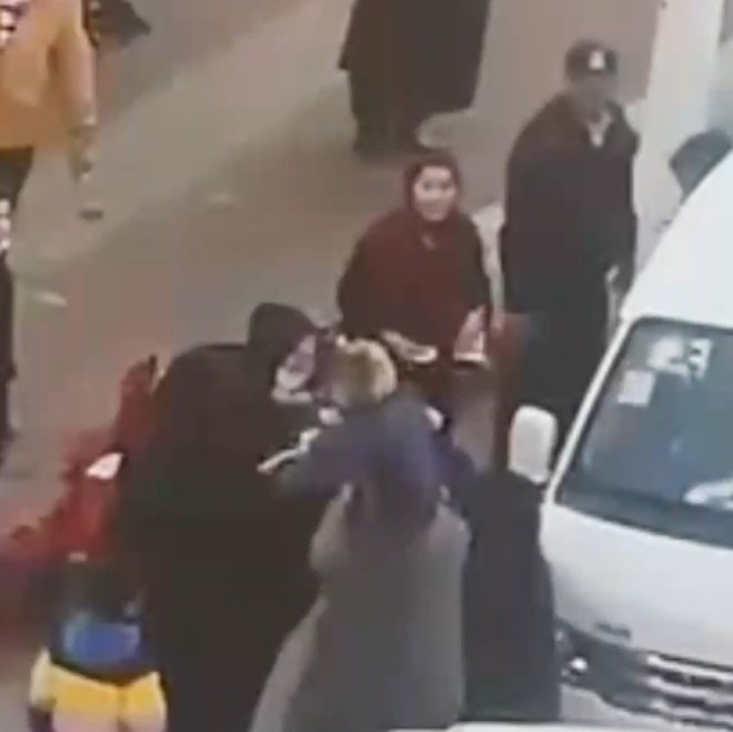 Mojtabapacino's tweet photo. تهران به وحشیانه‌ترین شکل ممکن، بخاطر حجاب دختره رو کتک میزنن و میبرن.
تا جمهوری‌ کثافت اسلامی هست، هیچ چیزی هیچوقت عادی نیست و نمیشه...
#مهسا_امینی https://t.co/QnkwmRSzhr