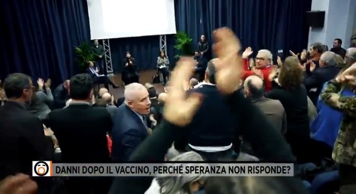 La cosa più schifosa insieme a Speranza sono le persone che lo applaudono e difendono.
#CommissioneCovid 
#Speranzaingalera