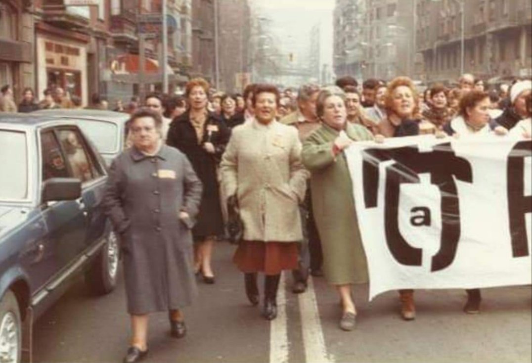 🌹Konsuelo Lopez hil da, Juanma Piriz "Mungi" Portugaleteko euskal preso politiko ohiaren ama. 32 urtez sufritu eta borrokatu zuen espetxe politika kriminala.

💫Se marcha una mujer trabajadora que vino a Ezkerraldea en busca de una vida mejor y no dejó nunca de luchar.
