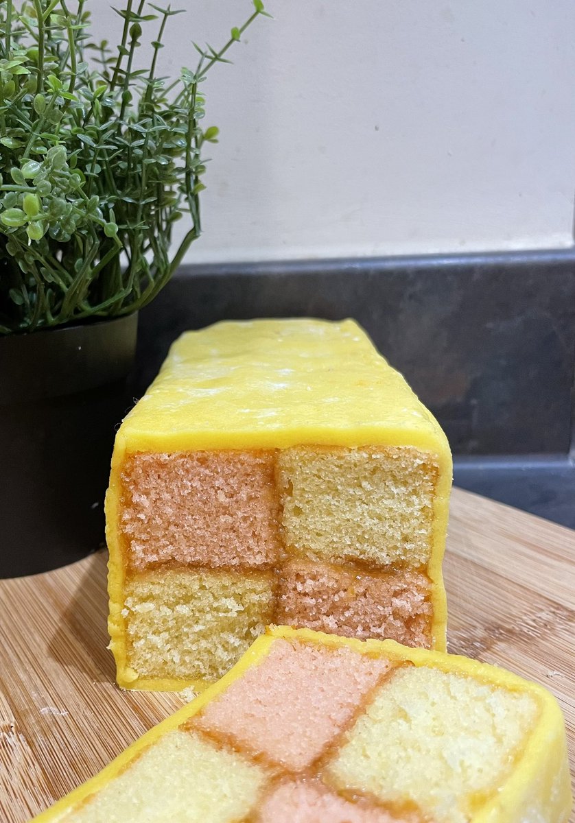 LouiseMills10's tweet photo. Proud of this!! I have never tried to make it before! Fiddly but fun!
Too wet to make videos, so got creative in the kitchen.
Thank you @AndyBennett01 for the inspiration to make it! I have heard you mention #batternberg cake a few times & so just had to try and bake one! LIW https://t.co/ZSbloPq2sD