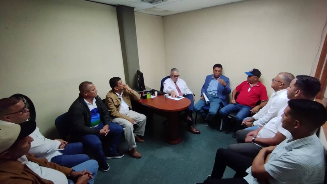 oscardhdez_'s tweet photo. Concretamos una reunión con el diputado @Luisemartinezh y candidato presidencial de @ADVenezuelaa hoy en la ciudad de #Caracas con la necesidad de promover espacios de diálogo político que nos permitan fortalecernos como partido en el estado #NuevaEsparta... https://t.co/uk4HVNbPu1