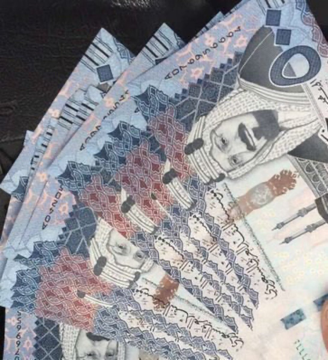 مسابقة خفيفه لطيفة لكم 😊

سحب على مبلغ 1,000 ريال موزعة على خمسة فائزين فقط 💰💵💸

سيتم الاختيار من المنشن بشكل ( عشوائي )

الشــــروط :

- متابعة الحساب✅
- ريتويت✅
- لايك✅

اعلان الفايزين بعد 24 ساعة 
بالتوفيق للجميع ❤️.