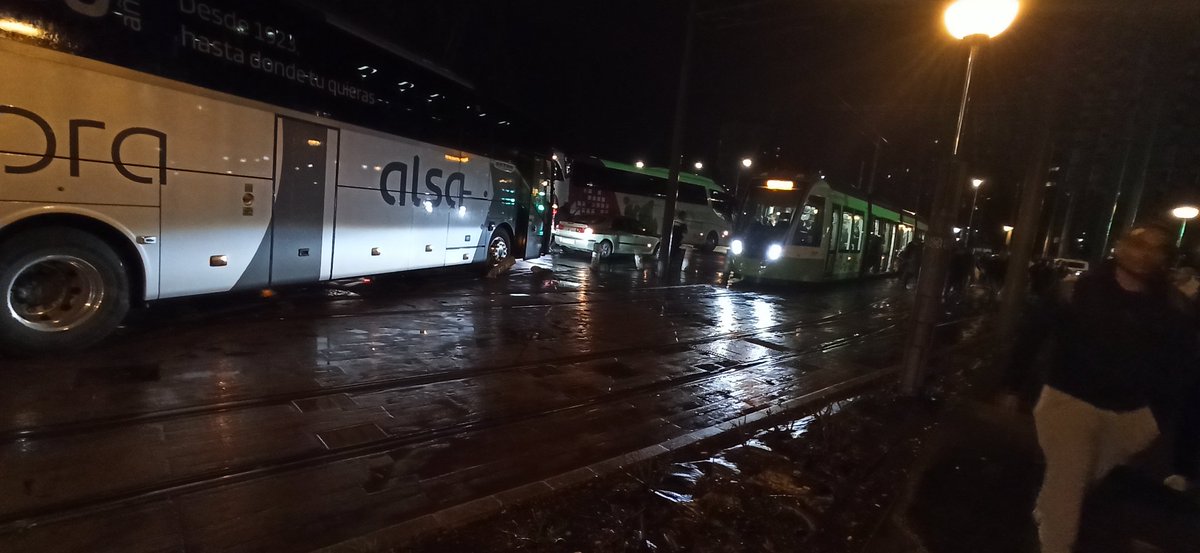 aidarebollo's tweet photo. @gasteizhoy  choque en América Latina que deja 30min los pasajeros del tranvia repleto dentro. Hasta que hemos escapado porque alguien pudo forzar las puertas emergencia .... https://t.co/1qlETCK43h