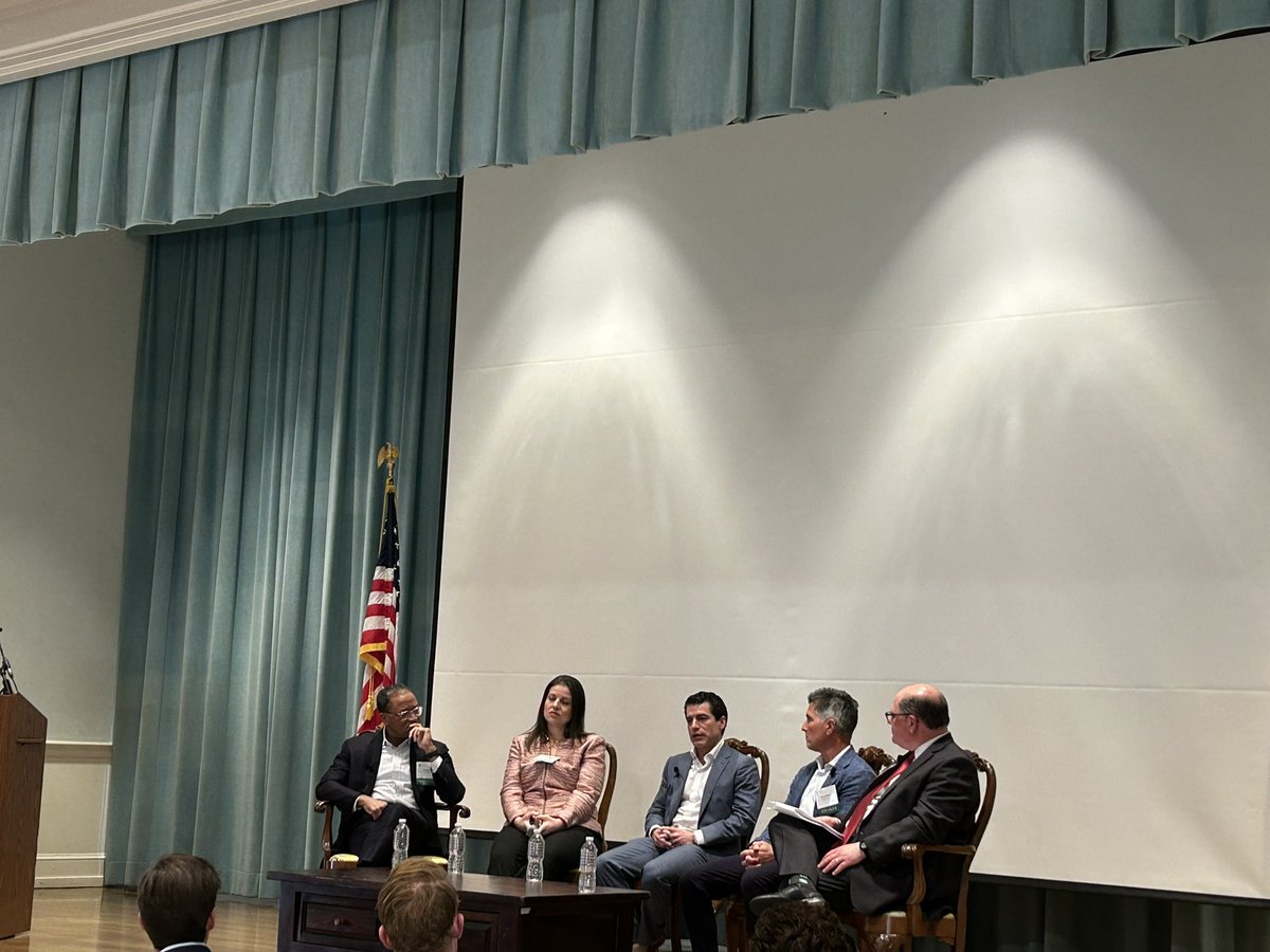 Thank you to Giuliana DiMambro with Boston Properties, Michael Heckman with Houston First, Giles Kibbe with Houston Astros, Zed Smith with The Cordish Companies and David Staas with Winstead for talking about sports and real estate with <a href="/ULIHouston/">ULI Houston</a> today!