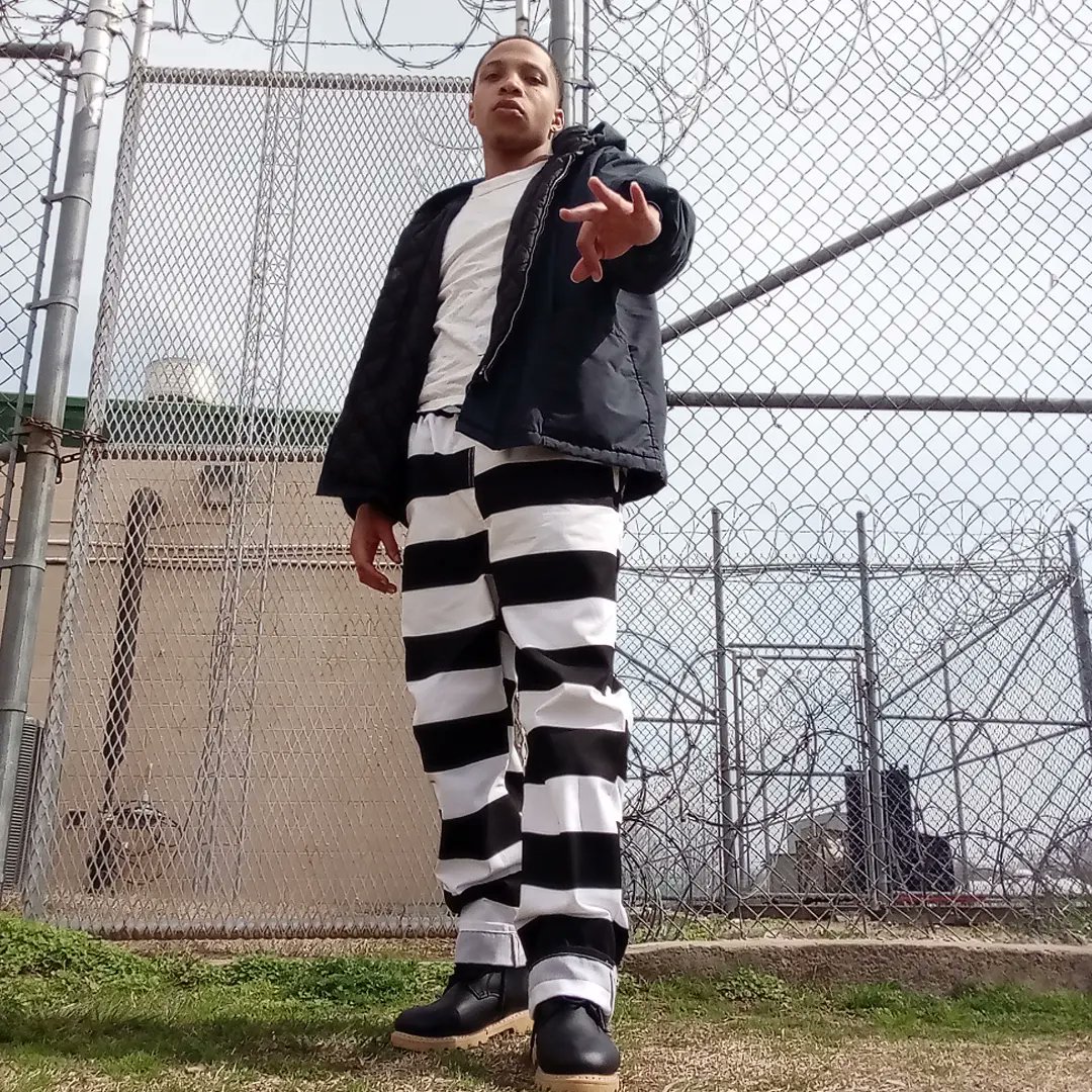 curtdntplay's tweet photo. Standing on business in dese prison boots, b4 I let a ho play with me I'll go eat some jail food "ongang"!! Factssssss 🫶🏽🩵🥹
#freecurt
#curtalmostfree
#yeahglo https://t.co/pou7nv7Dev
