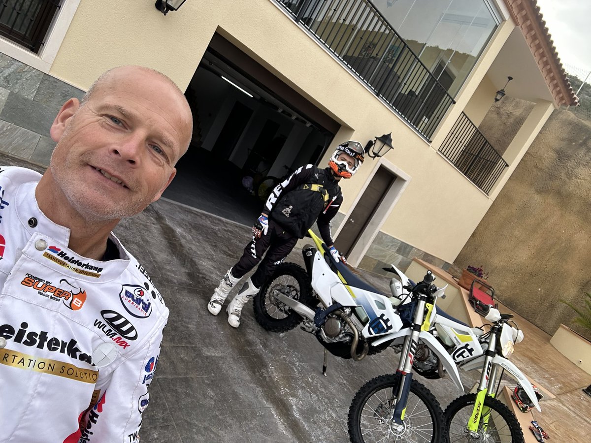 GoKoBra's tweet image. Nice @AleixEspargaro 👏🏼, but we prefer the enduro bike 😜💨😂 more #fun #Zonta84 #papa