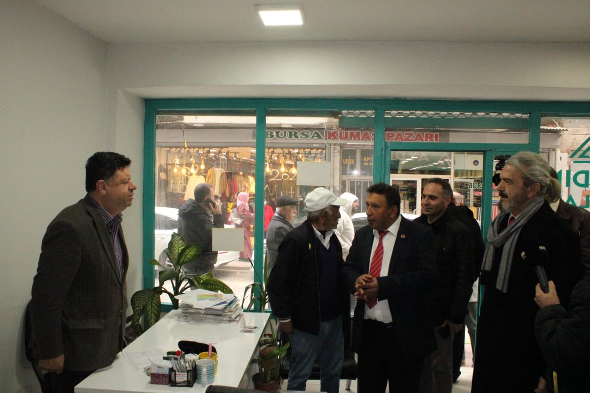 Menemen’de esnaf kardeşlerimizi ziyaret ederek bolca dertlerini dinledik..! Teşekkürler bizlere gösterdikleri sıcak ilgiye !