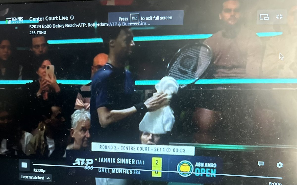 TCShowing's tweet image. No. Tennis Channel is showing the second game of Sinner-Monfils instead of the first set tiebreak of Osaka-Pliskova.