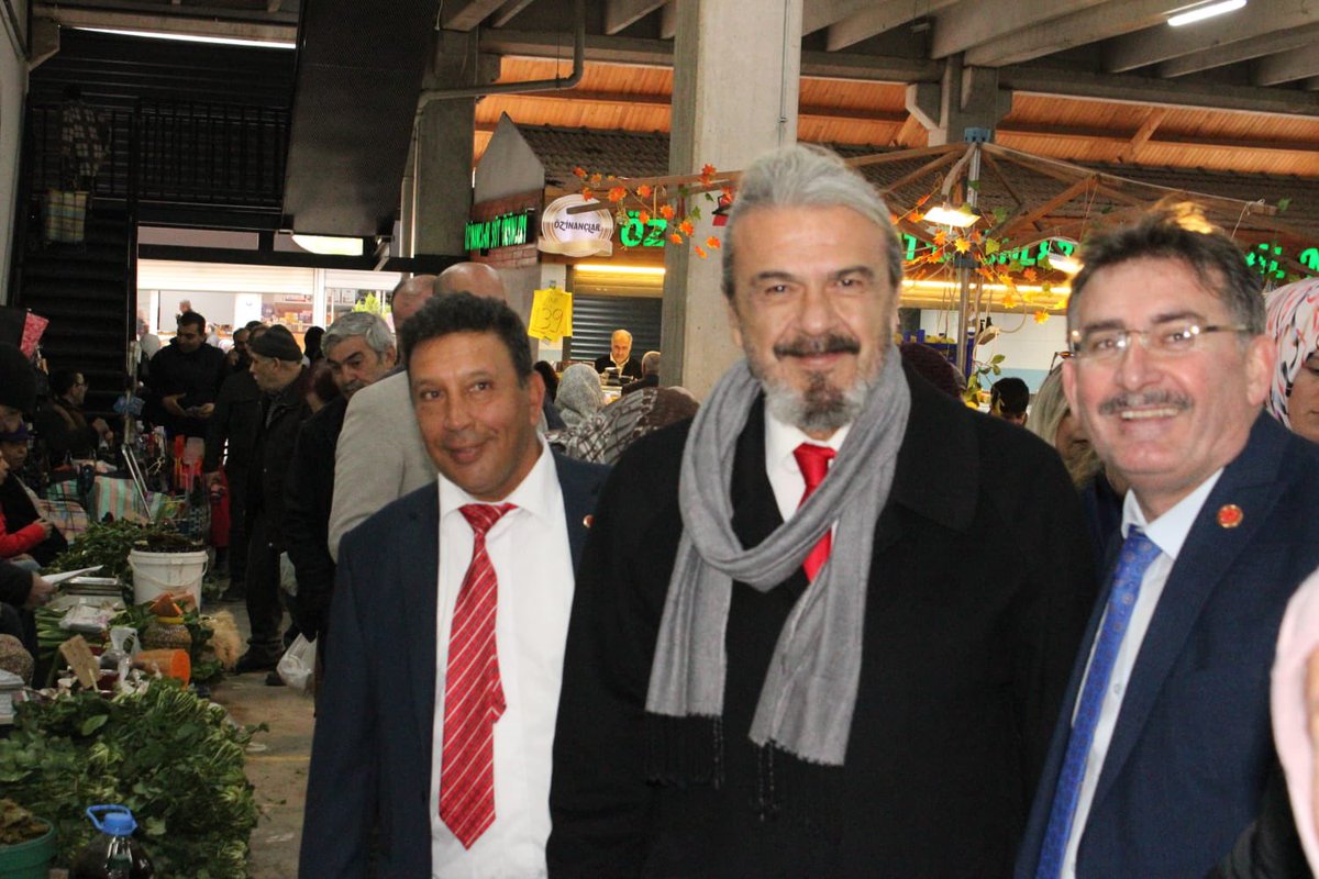 Bugün Menemen’in pazarıydı..! Kapalı modern pazar alanında pazarcı esnafımız ve alışverişteki kardeşlerimiz ile sohbet ederek dertlerini dinleyip tanışma fırsatı bulduk !