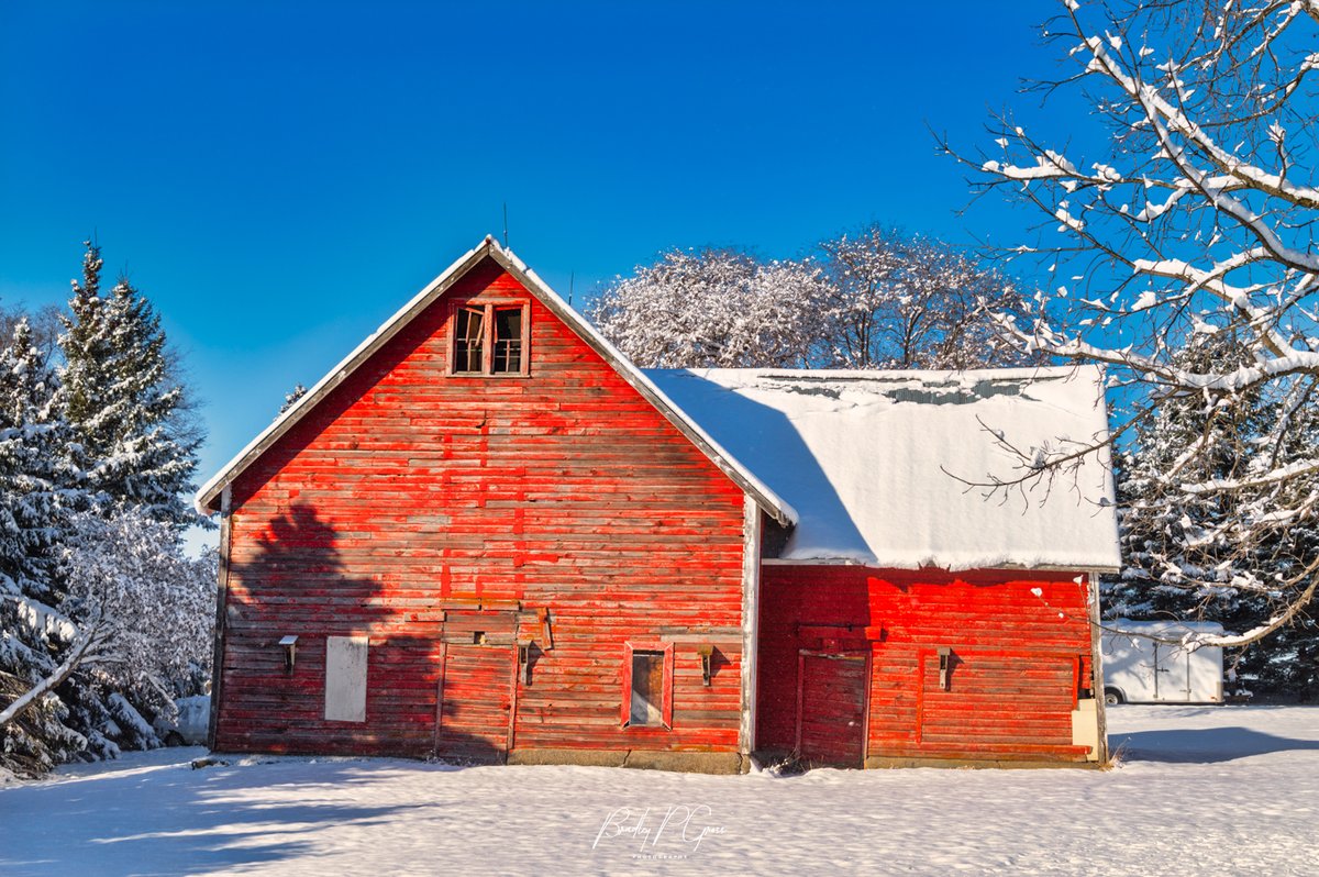 Rural American Barn
#barnphotography #ipulledoverforthis #rural  #barn #country_features