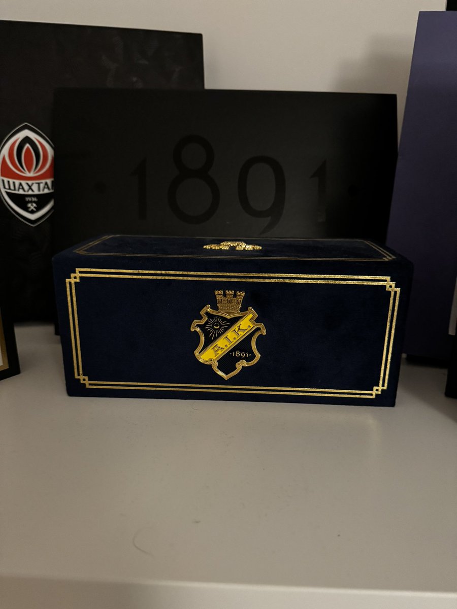 gullsretrokits's tweet photo. Thinking of selling all my AIK shirts to concentrate on match worn…any interest let me know. https://t.co/PnuYAAtCq3