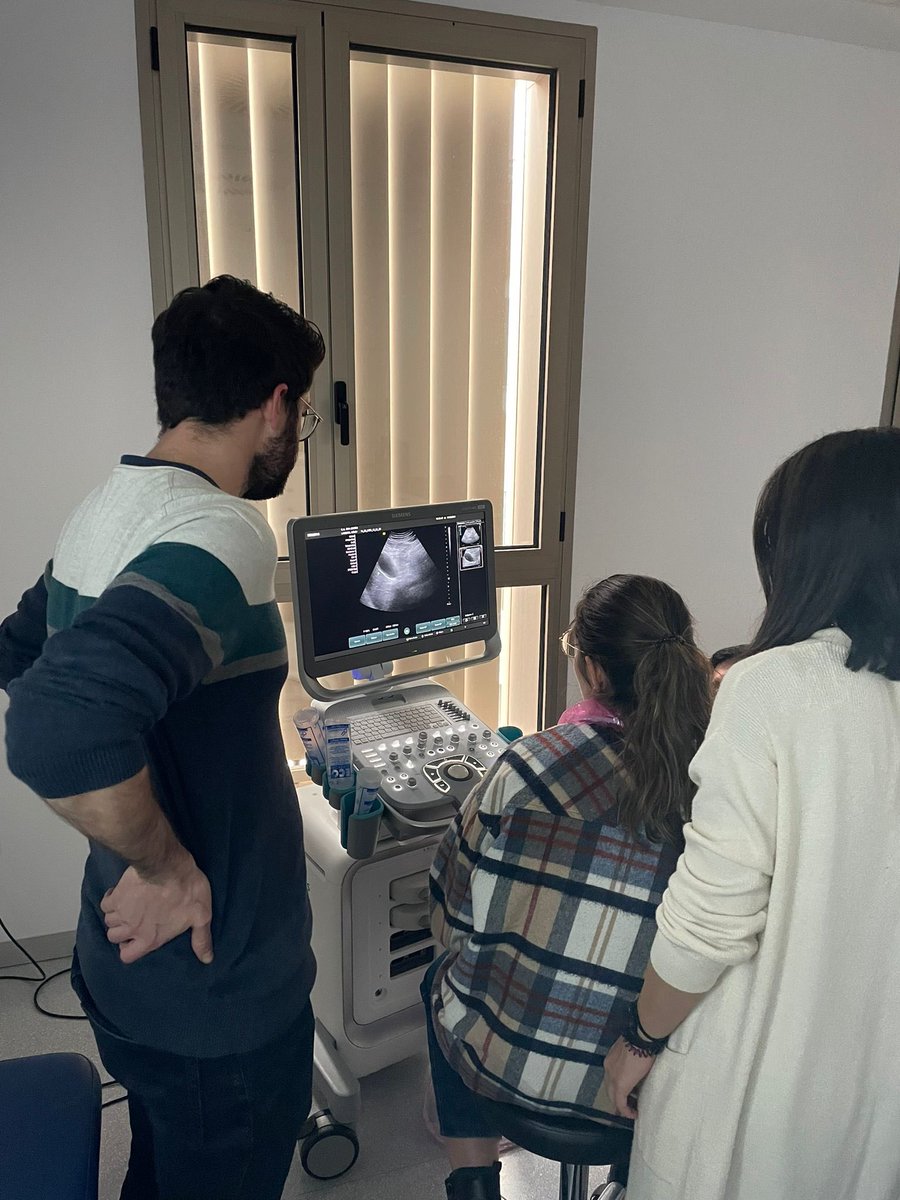 Centro de Salud San Antón tweet media