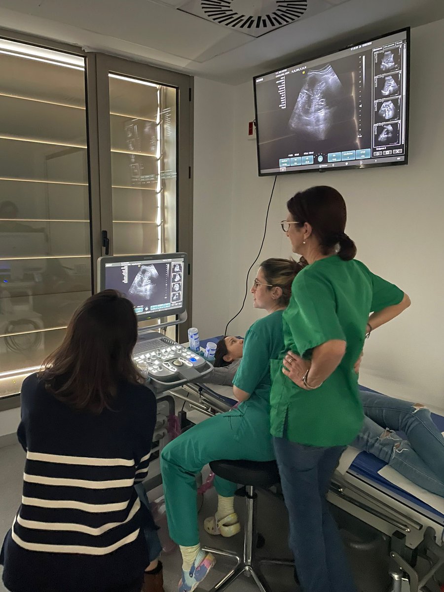 Centro de Salud San Antón tweet media