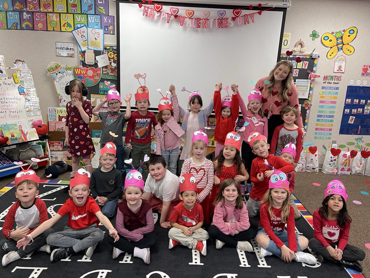 MrsSearlMPS's tweet photo. Happy Valentine’s Day from my sweet kindergarten love bugs!! 💌🐞🩷 @RohwerE @MillardPS https://t.co/aVDpHvCwQq
