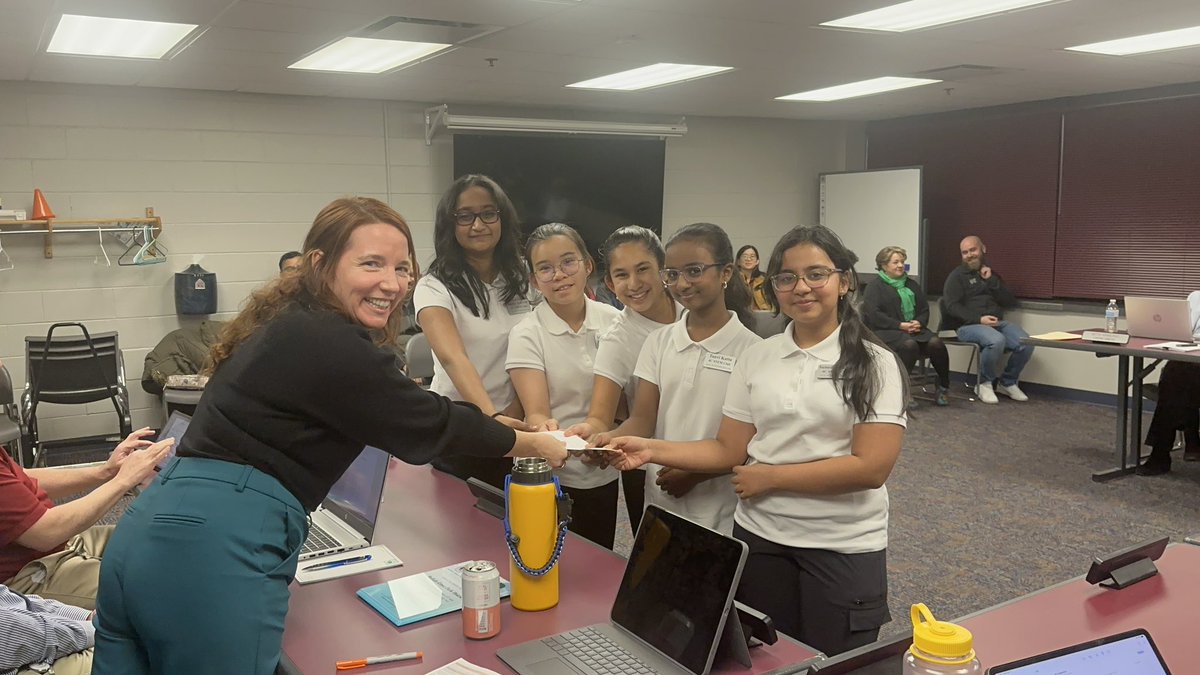 VolunteerVibe's tweet photo. Feb 12th, ‘4C STEM Club’ is proud to announce that we made $200 donation to the Buffalo Grove Park District’ @bg_parks to use towards developing ‘Nature Classroom/ Educational Garden’. Thanks to everyone who contributed to our fundraising efforts!
#4CSTEMClub
#d102brightfuture https://t.co/KRfrtobf6g