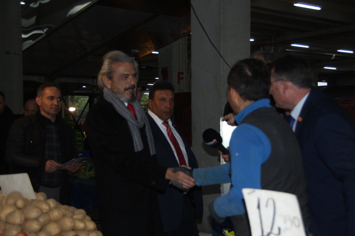 Menemen’deki pazar esnaf ve müsterilerinin bizlere olan sıcaklığı fazlasıyla mutluluk vericiydi..! Teşekkürler Kardeşlerimize !