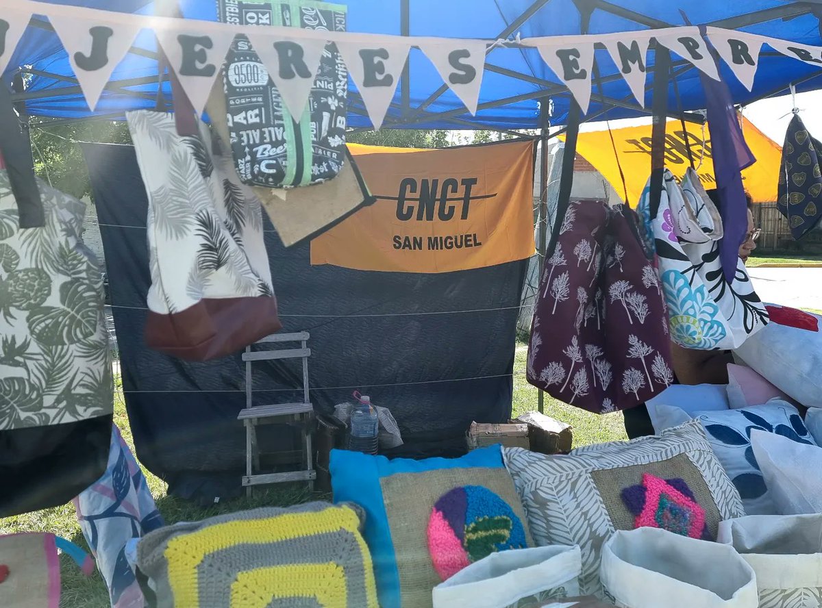 navarroteresita's tweet photo. 🗣 El @MinDesarrolloBA en #SanMiguel
👌 El Mercado de Productores Familiares Hoy y mañana podés acercarte para comprar precios populares.
🙋♀️ Mujeres Emprendedoras #CNCTSanMiguel rubro textil junto a #OrganizarComunidad 🧡
@kicillofok 🇦🇷 #GPBS
@andreslarroqueok @ChristianMinoOk https://t.co/y6RqSw0Gwu