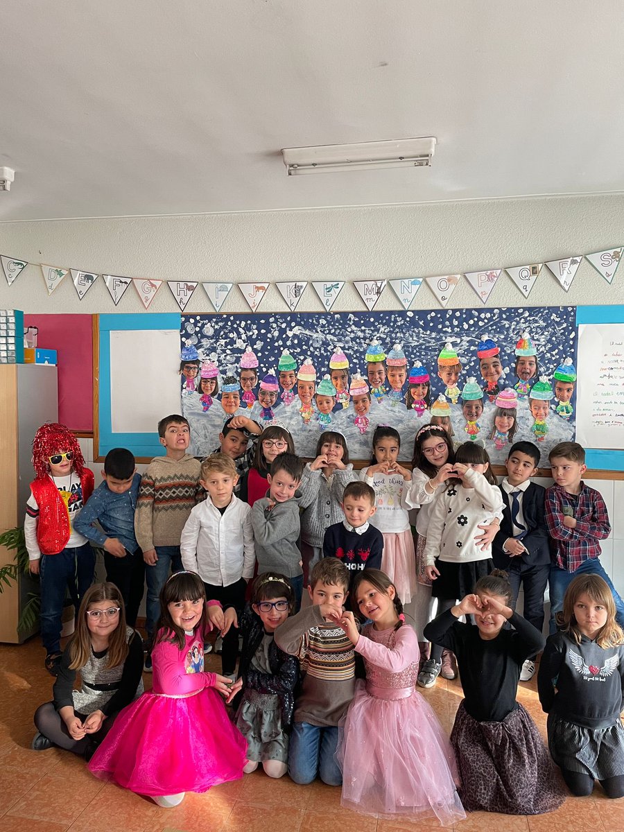santjosepnavas's tweet photo. De gala vestirem! Ens haurem de ben mudar i de festa molt elegants brillar. #carnestoltes #setmanaboja #somsantjosep https://t.co/Ueb8yAxtXe