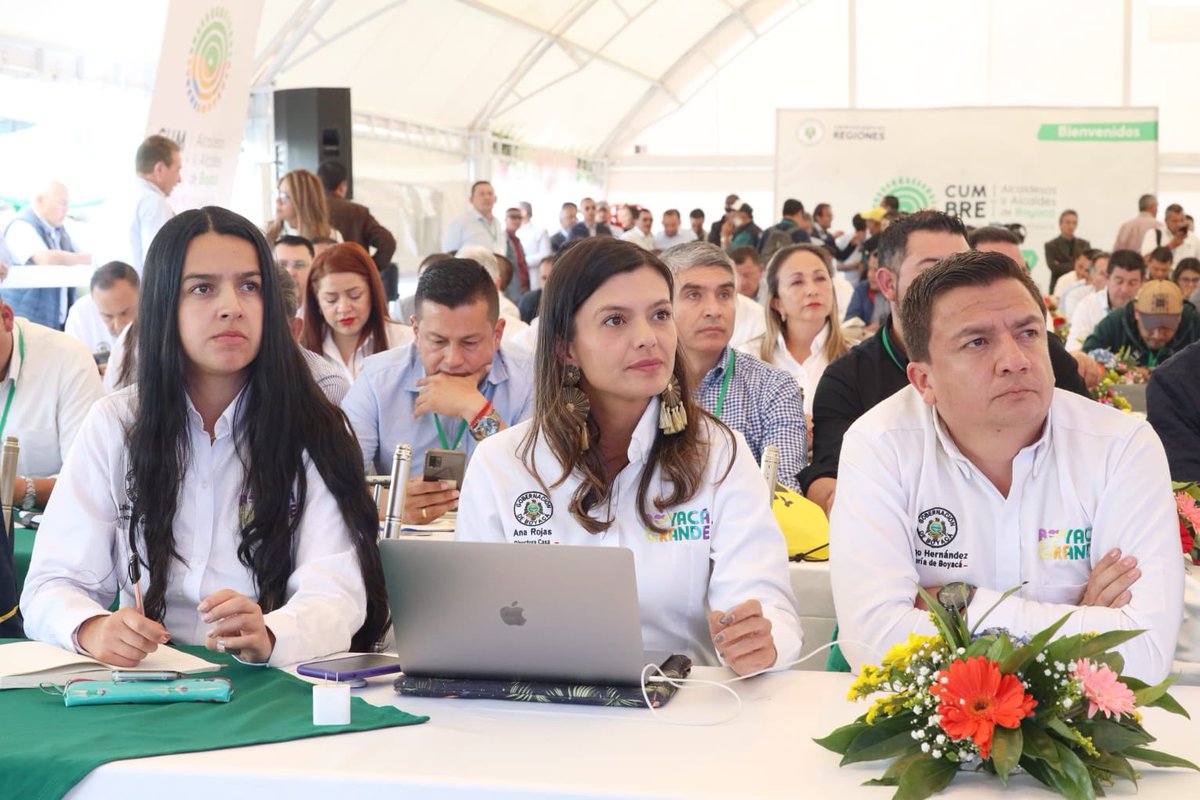 LoteriadeBoyaca's tweet photo. Trabajamos en equipo xa que Colombia conozca la grandeza de #Boyacá; tierra próspera donde los sueños se cumplen y se unen corazones para lograr cambios positivos en la vida de nuestros ciudadanos 💚

🙏Gracias a nuestro Gobernador @CarlosAmayaR por su liderazgo #CumbreDeAlcaldes https://t.co/Ehin8OgKOA