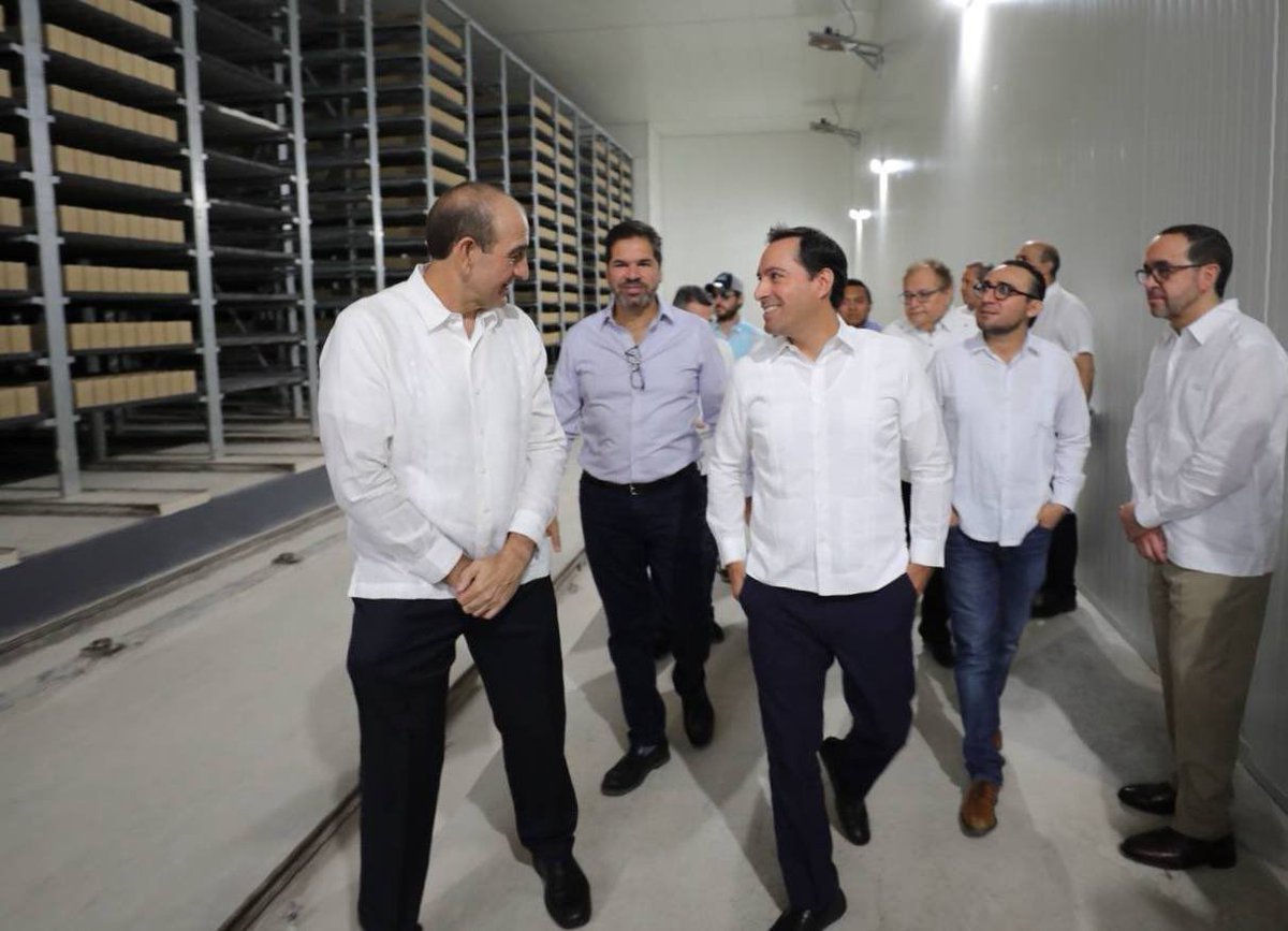 MauVila's tweet photo. ¡Más y mejores empleos en el interior del estado!
Inauguramos en #Tebec, comisaría de #Umán, la nueva Planta Bloquera RAM de Procon, la cual está generando 186 empleos entre directos e indirectos con una inversión local de 178 MDP, y comercializará sus productos en #Campeche, #QuintanaRoo, #Tabasco, #Veracruz y #Yucatán. Seguimos trabajando en equipo para acercar empleos mejor pagados a todas las familias yucatecas del interior del estado.