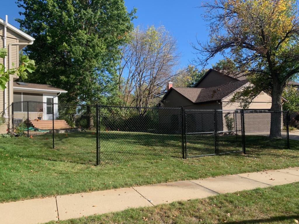 lifetimefence98's tweet photo. With the nice weather, fence installations are here!☀️ Call to set up an estimate and get put on the schedule. https://t.co/62X7b8MnA5