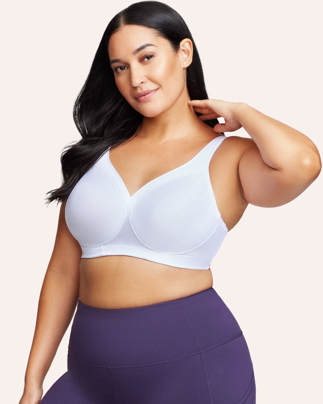 Glamorise on X: Meet our most versatile bra. This sports bra features⁠  ⁠ ⭐️ Seamless cups⁠ ⭐️ MagicLift wireless support⁠ ⭐️ Two-way stretch back⁠  ⭐️ Adjustable straps⁠ ⭐️ Back hook-and-eyes⁠ ⁠ Shop