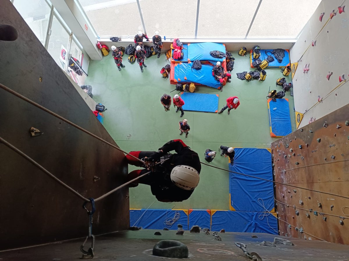 UMEgob's tweet image. Nuestra formación técnica es una de las bases para afrontar con más seguridad las intervenciones en emergencias🚨

📸 Jornadas de preparación para el próximo Curso de Rescate Terrestre #CRTER que se desarrollará en las instalaciones del #BIEM4